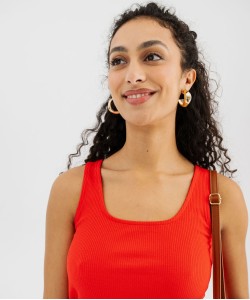 Robe courte à bretelles moulantes en maille côtelée femme